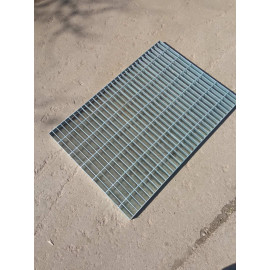 Решетка металлическая с нагрузкой на отпечаток 3000 кг.