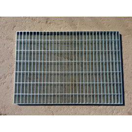Решетка металлическая с нагрузкой на отпечаток 3000 кг.
