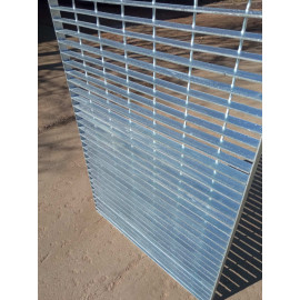 Решетка металлическая с нагрузкой на отпечаток 3000 кг.